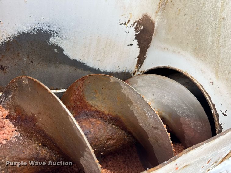 image for item OG9754 2000 Freightliner FLD120 fertilizer delivery truck