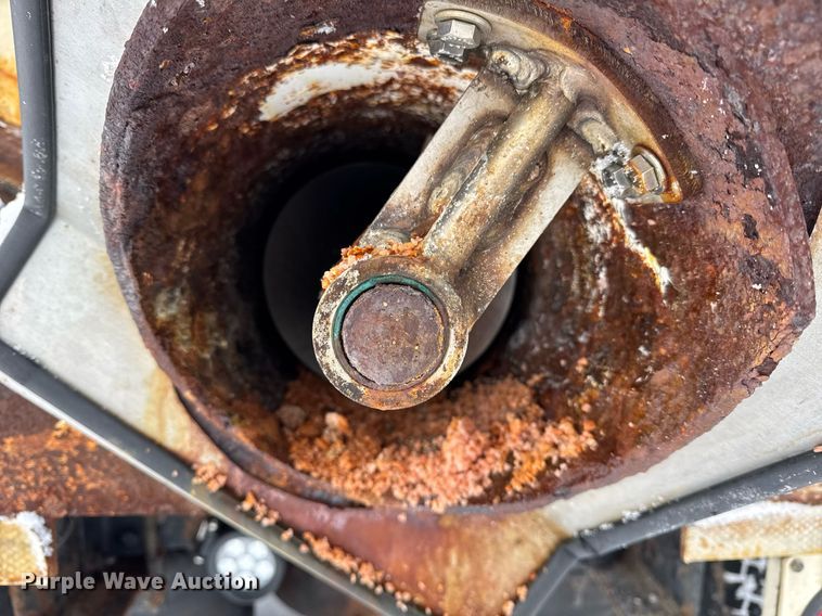 image for item OG9754 2000 Freightliner FLD120 fertilizer delivery truck