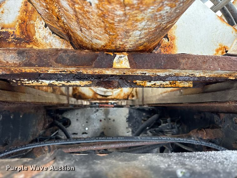 image for item OG9754 2000 Freightliner FLD120 fertilizer delivery truck