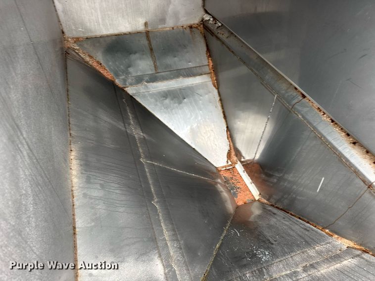 image for item OG9754 2000 Freightliner FLD120 fertilizer delivery truck