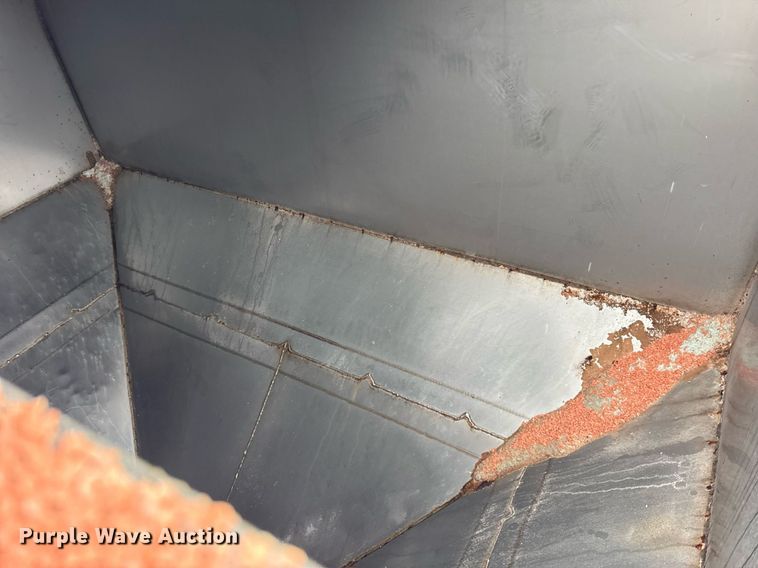 image for item OG9754 2000 Freightliner FLD120 fertilizer delivery truck