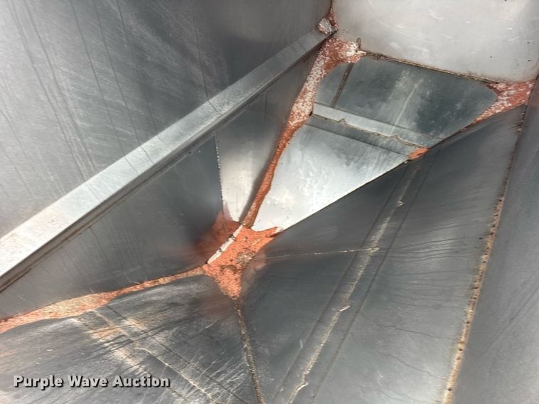 image for item OG9754 2000 Freightliner FLD120 fertilizer delivery truck