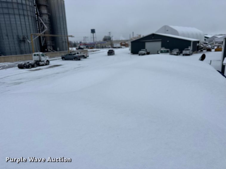 image for item OG9754 2000 Freightliner FLD120 fertilizer delivery truck