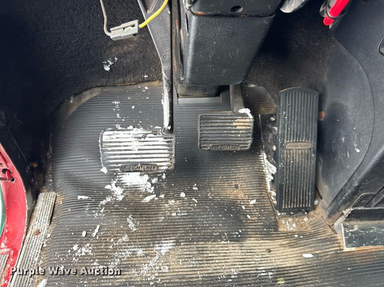 image for item OG9754 2000 Freightliner FLD120 fertilizer delivery truck