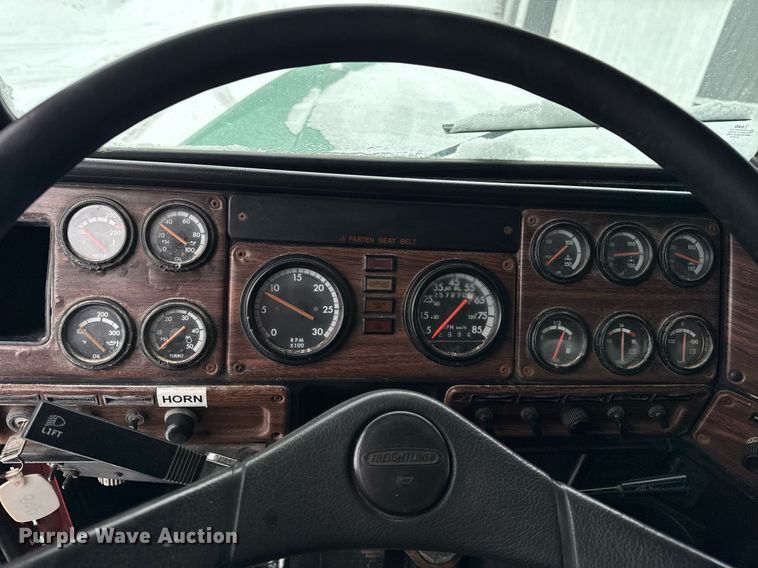 image for item OG9754 2000 Freightliner FLD120 fertilizer delivery truck