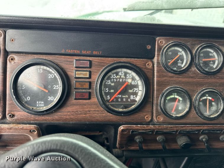 image for item OG9754 2000 Freightliner FLD120 fertilizer delivery truck