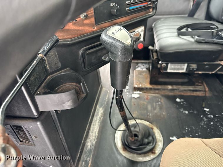 image for item OG9754 2000 Freightliner FLD120 fertilizer delivery truck