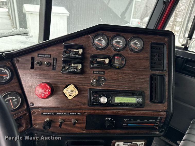 image for item OG9754 2000 Freightliner FLD120 fertilizer delivery truck