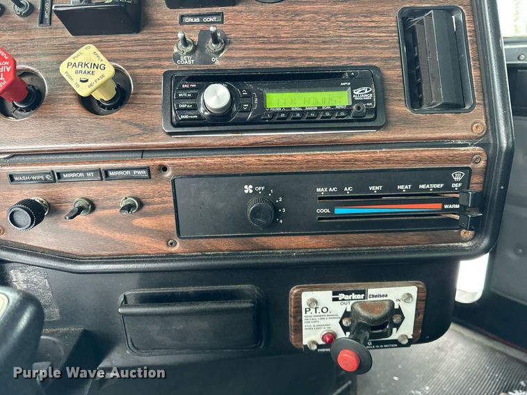 image for item OG9754 2000 Freightliner FLD120 fertilizer delivery truck