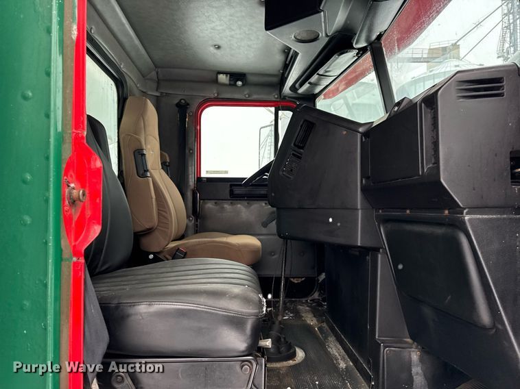 image for item OG9754 2000 Freightliner FLD120 fertilizer delivery truck