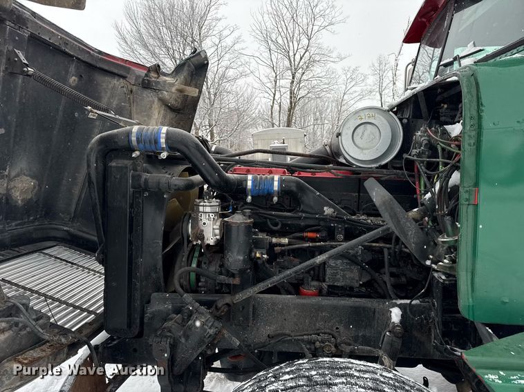 image for item OG9754 2000 Freightliner FLD120 fertilizer delivery truck