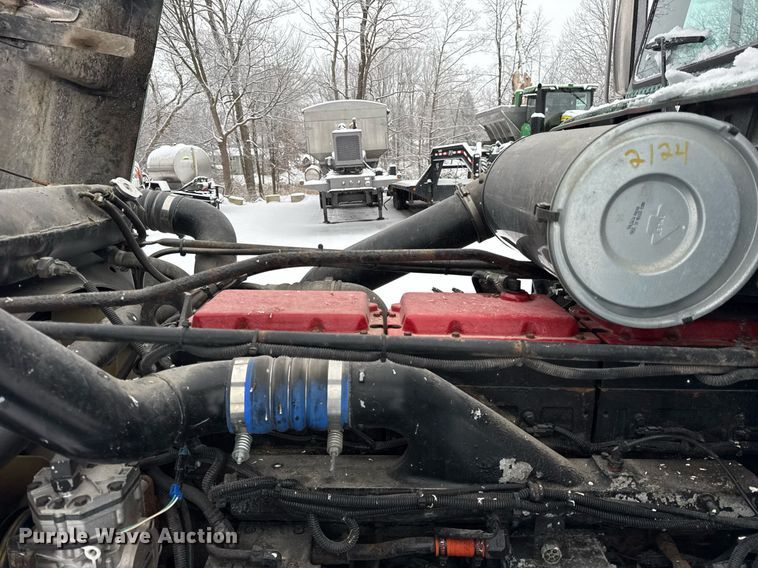 image for item OG9754 2000 Freightliner FLD120 fertilizer delivery truck