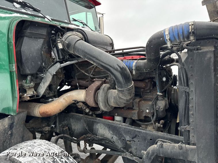 image for item OG9754 2000 Freightliner FLD120 fertilizer delivery truck