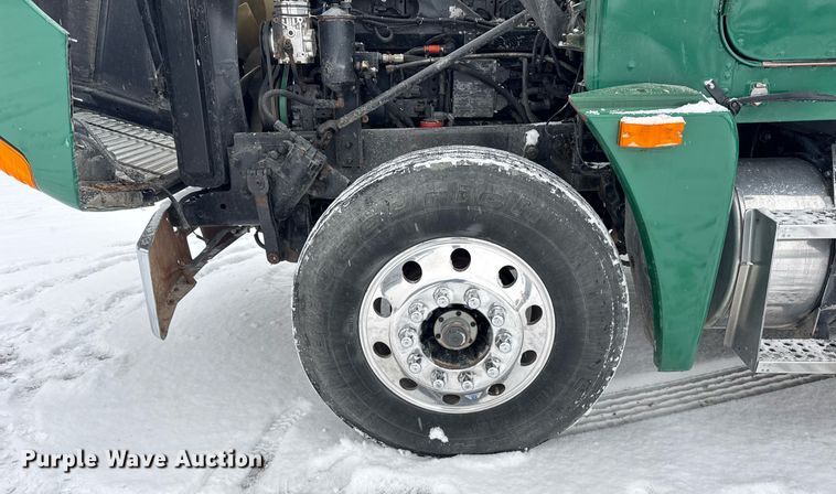 image for item OG9754 2000 Freightliner FLD120 fertilizer delivery truck