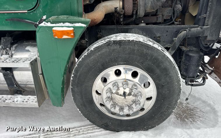 image for item OG9754 2000 Freightliner FLD120 fertilizer delivery truck