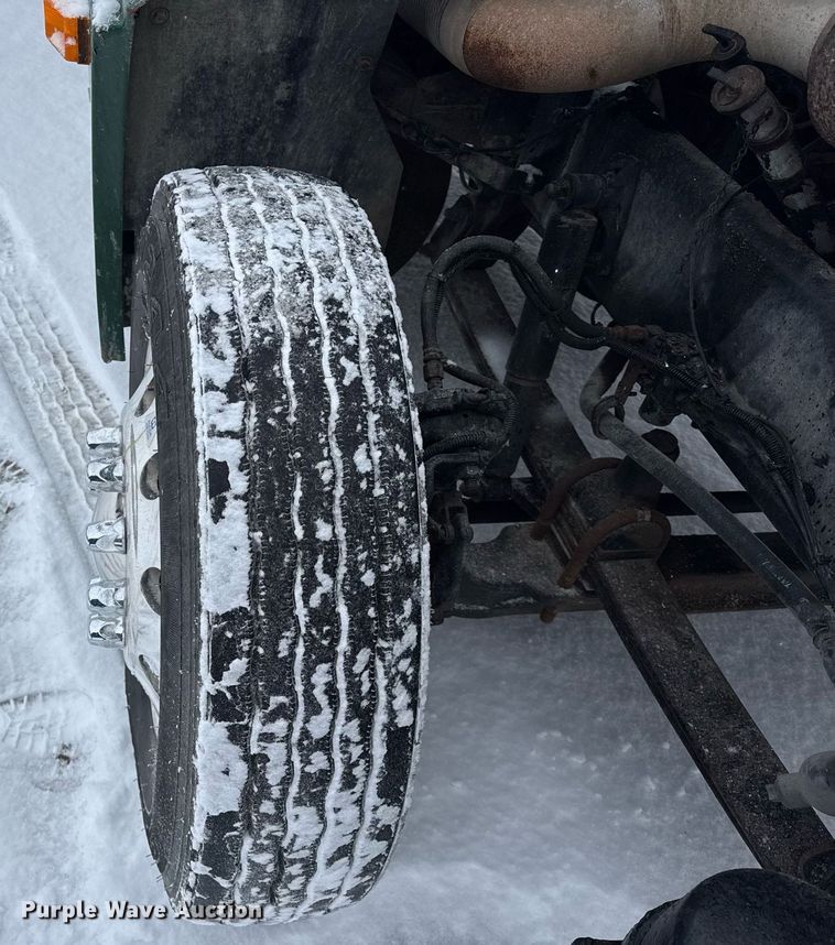 image for item OG9754 2000 Freightliner FLD120 fertilizer delivery truck