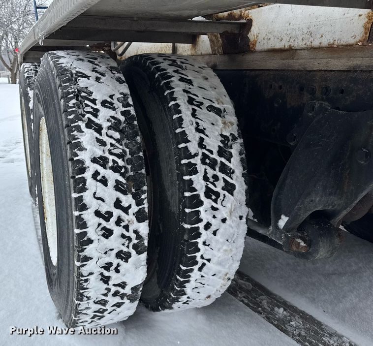 image for item OG9754 2000 Freightliner FLD120 fertilizer delivery truck