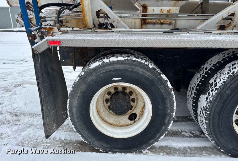 image for item OG9754 2000 Freightliner FLD120 fertilizer delivery truck