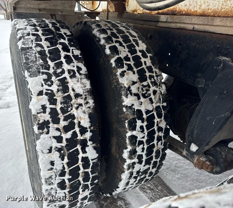 image for item OG9754 2000 Freightliner FLD120 fertilizer delivery truck