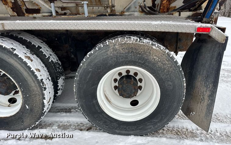 image for item OG9754 2000 Freightliner FLD120 fertilizer delivery truck