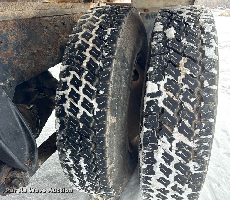 image for item OG9754 2000 Freightliner FLD120 fertilizer delivery truck