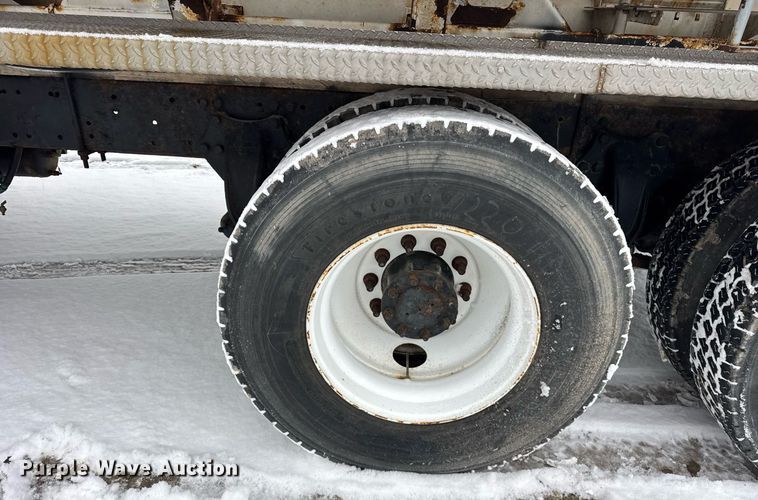 image for item OG9754 2000 Freightliner FLD120 fertilizer delivery truck