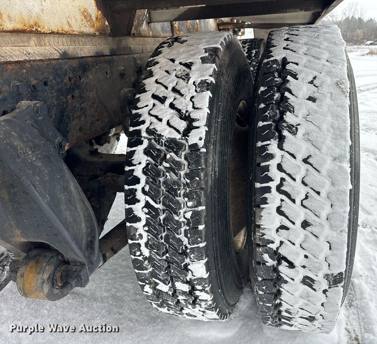 image for item OG9754 2000 Freightliner FLD120 fertilizer delivery truck