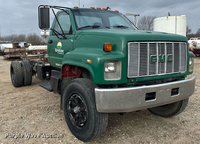 image for item DH9241 1994 GMC Topkick C6500 truck cab and chassis