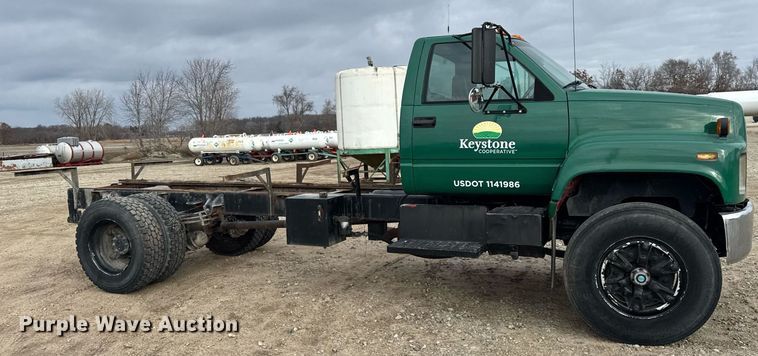 image for item DH9241 1994 GMC Topkick C6500 truck cab and chassis