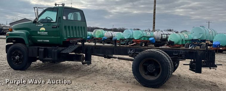 image for item DH9241 1994 GMC Topkick C6500 truck cab and chassis