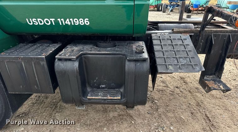 image for item DH9241 1994 GMC Topkick C6500 truck cab and chassis