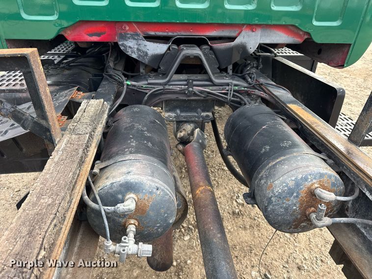 image for item DH9241 1994 GMC Topkick C6500 truck cab and chassis