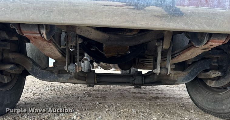 image for item DH9241 1994 GMC Topkick C6500 truck cab and chassis