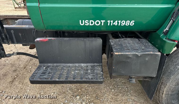 image for item DH9241 1994 GMC Topkick C6500 truck cab and chassis