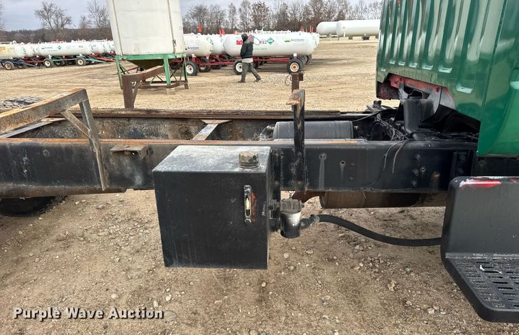 image for item DH9241 1994 GMC Topkick C6500 truck cab and chassis