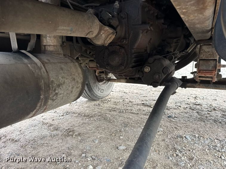 image for item DH9241 1994 GMC Topkick C6500 truck cab and chassis