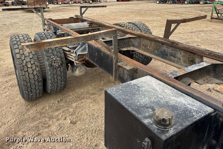 image for item DH9241 1994 GMC Topkick C6500 truck cab and chassis