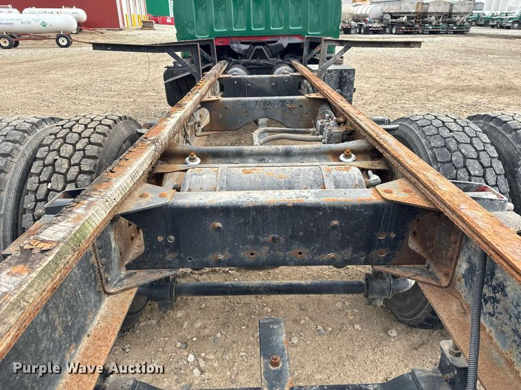 image for item DH9241 1994 GMC Topkick C6500 truck cab and chassis