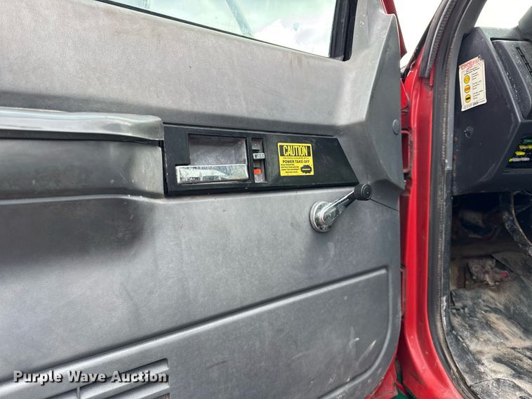 image for item DH9241 1994 GMC Topkick C6500 truck cab and chassis