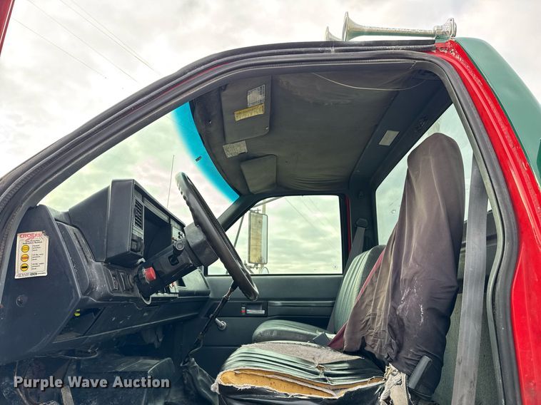 image for item DH9241 1994 GMC Topkick C6500 truck cab and chassis