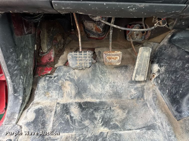 image for item DH9241 1994 GMC Topkick C6500 truck cab and chassis