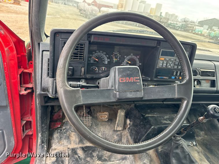 image for item DH9241 1994 GMC Topkick C6500 truck cab and chassis