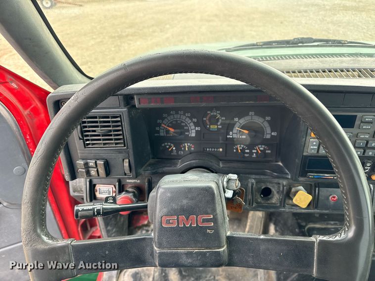 image for item DH9241 1994 GMC Topkick C6500 truck cab and chassis