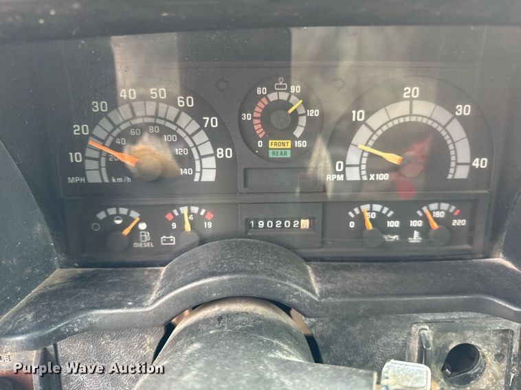 image for item DH9241 1994 GMC Topkick C6500 truck cab and chassis