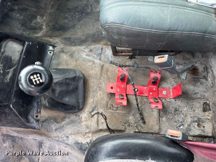 image for item DH9241 1994 GMC Topkick C6500 truck cab and chassis