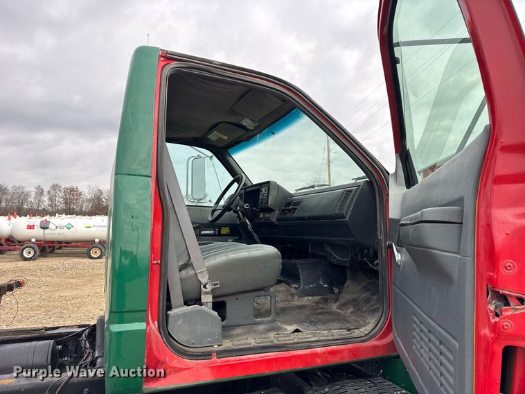 image for item DH9241 1994 GMC Topkick C6500 truck cab and chassis