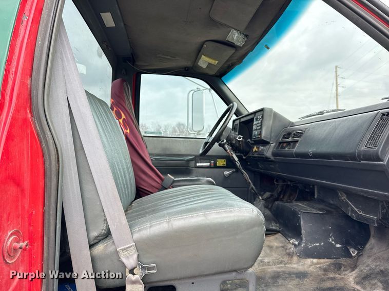 image for item DH9241 1994 GMC Topkick C6500 truck cab and chassis