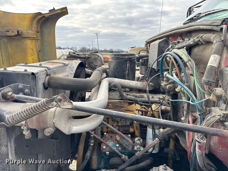 image for item DH9241 1994 GMC Topkick C6500 truck cab and chassis