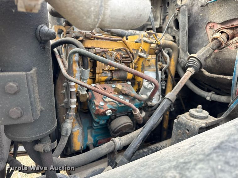 image for item DH9241 1994 GMC Topkick C6500 truck cab and chassis