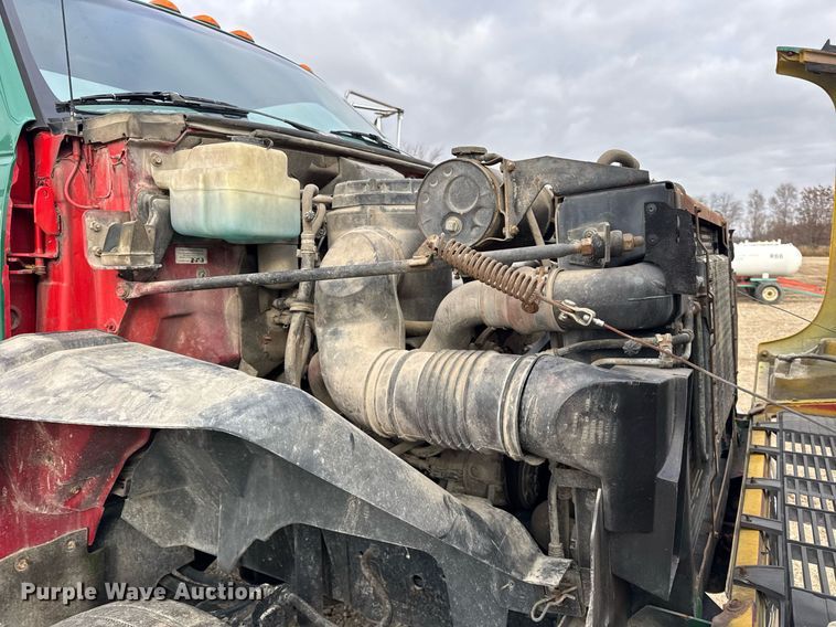 image for item DH9241 1994 GMC Topkick C6500 truck cab and chassis